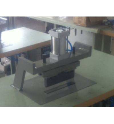 Ultrasonic fabric edge bonding machine